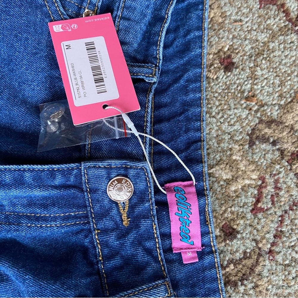 Low Rise Wide-Leg Jeans - Picture 3 of 4